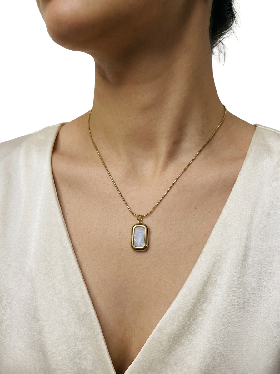 Name: Luna Pearl Pendant Necklace