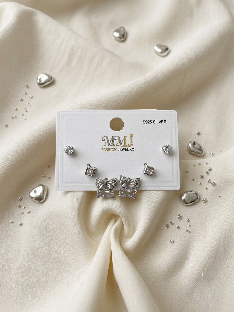 1 carot celeste Bow Studs