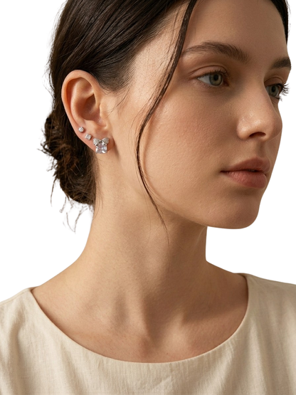 1 carot celeste Bow Studs