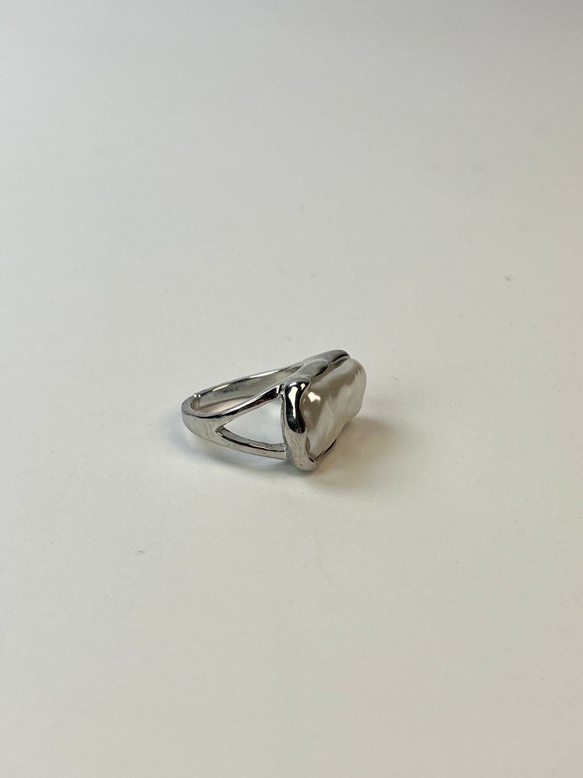 Pearl Contour Ring